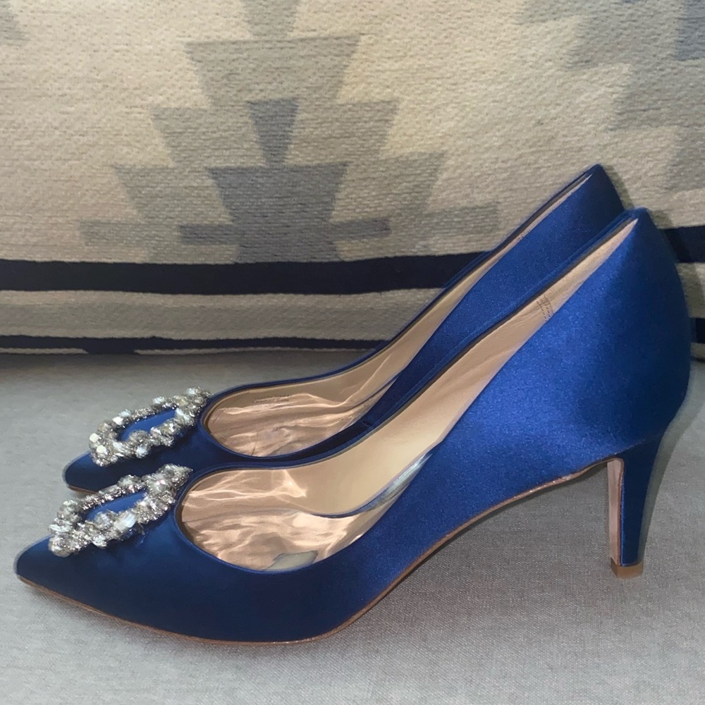 Badgley Mischka carrie blue satin pumps heels with crystal brooch NWT